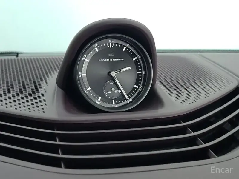 2025 Porsche Taycan с пробегом 5 200 км