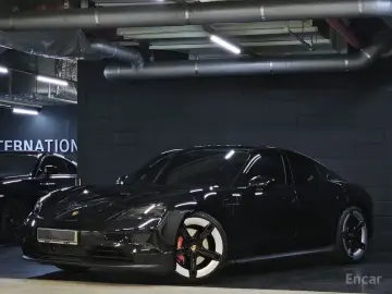 2025 Porsche Taycan с пробегом 13 000 км