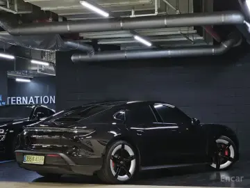 2025 Porsche Taycan с пробегом 13 000 км