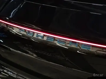 2025 Porsche Taycan с пробегом 13 000 км