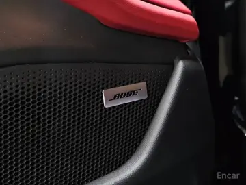 2025 Porsche Taycan с пробегом 13 000 км