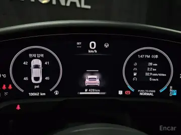 2025 Porsche Taycan с пробегом 13 000 км