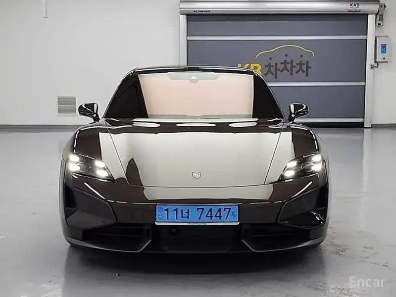 2025 Porsche Taycan с пробегом 9 221 км