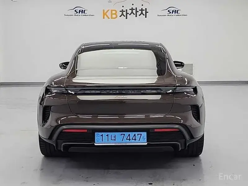 2025 Porsche Taycan с пробегом 9 221 км