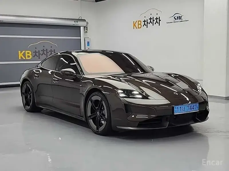 2025 Porsche Taycan с пробегом 9 221 км