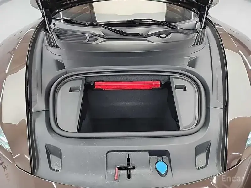 2025 Porsche Taycan с пробегом 9 221 км