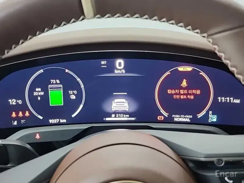 2025 Porsche Taycan с пробегом 9 221 км