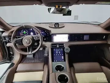 2025 Porsche Taycan с пробегом 9 221 км