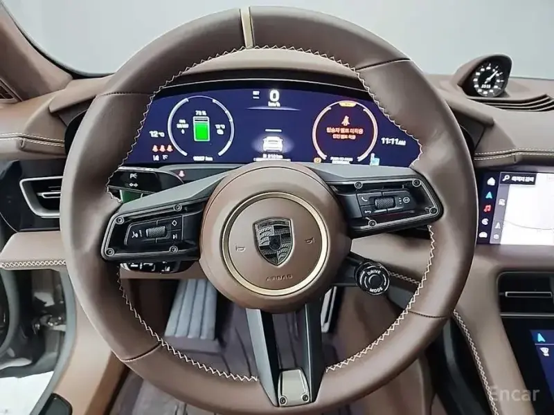 2025 Porsche Taycan с пробегом 9 221 км