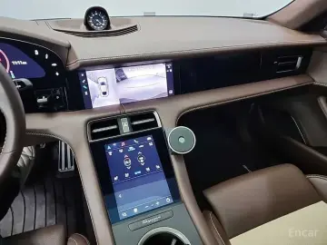 2025 Porsche Taycan с пробегом 9 221 км