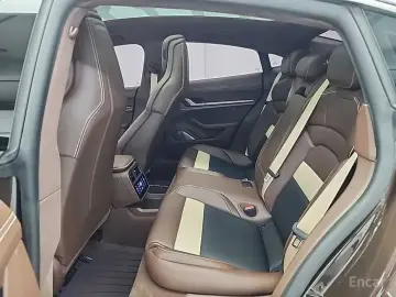 2025 Porsche Taycan с пробегом 9 221 км