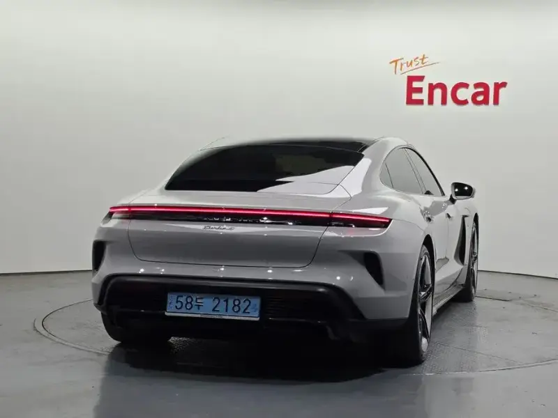 2024 Porsche Taycan с пробегом 14 264 км