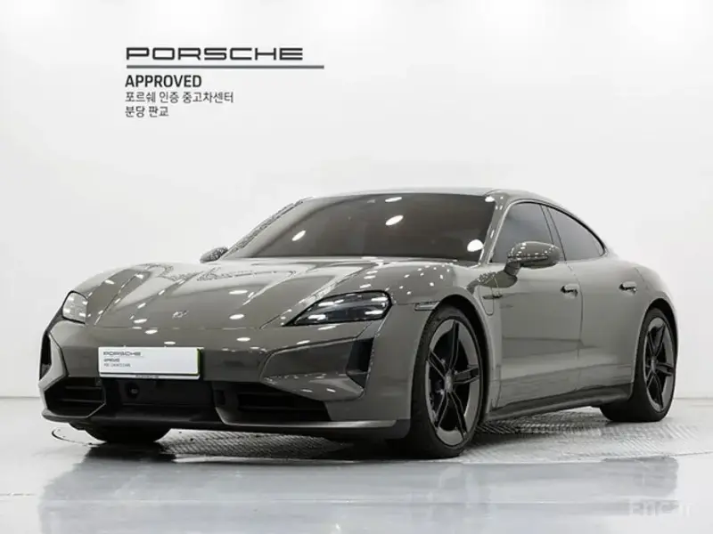 2025 Porsche Taycan с пробегом 700 км