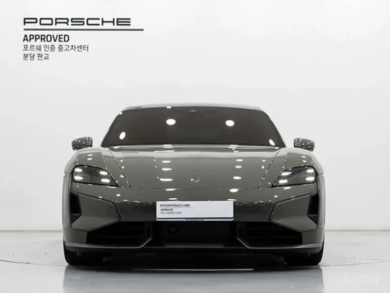 2025 Porsche Taycan с пробегом 700 км