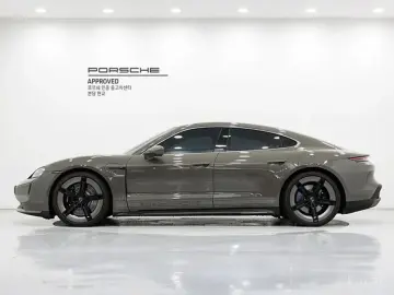 2025 Porsche Taycan с пробегом 700 км