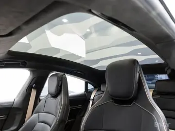 2025 Porsche Taycan с пробегом 700 км