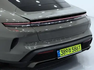 2025 Porsche Taycan с пробегом 700 км