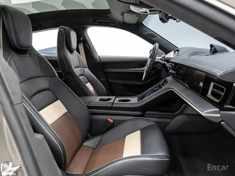 2025 Porsche Taycan с пробегом 700 км