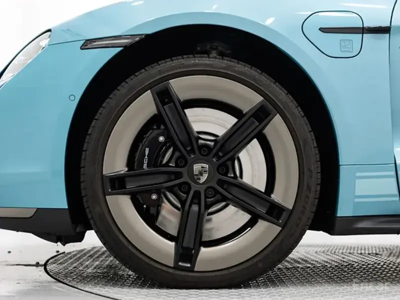 2025 Porsche Taycan с пробегом 1 160 км