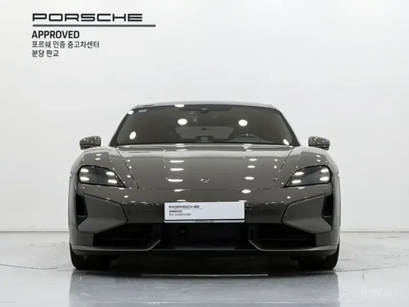 2025 Porsche Taycan с пробегом 121 км