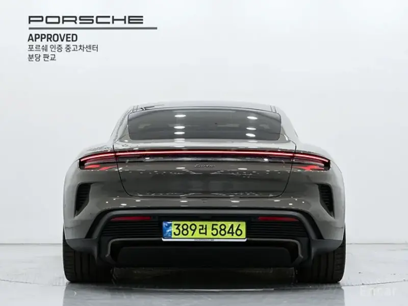 2025 Porsche Taycan с пробегом 121 км