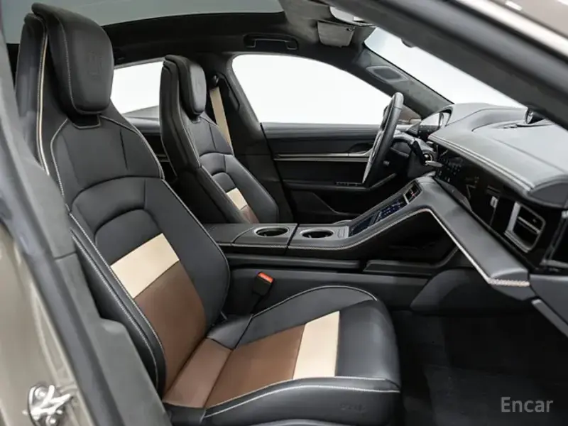 2025 Porsche Taycan с пробегом 121 км