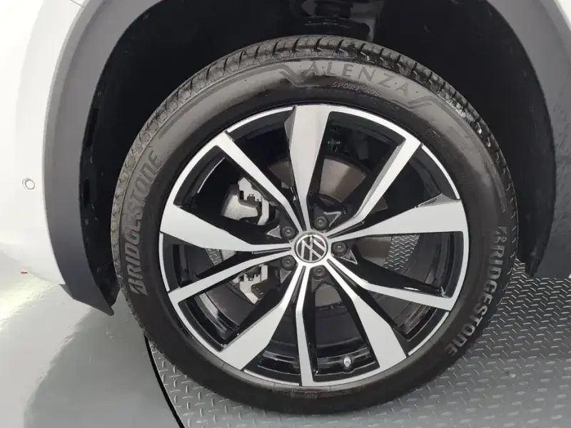2025 Volkswagen Atlas с пробегом 4 880 км