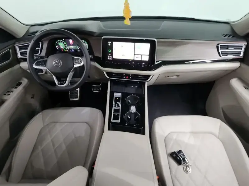 2025 Volkswagen Atlas с пробегом 4 880 км