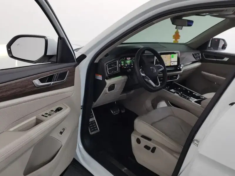 2025 Volkswagen Atlas с пробегом 4 880 км
