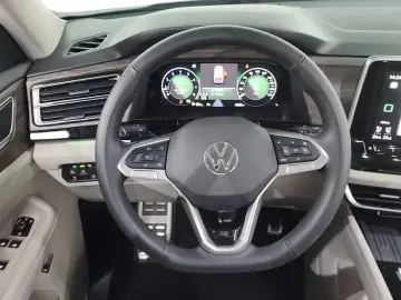 2025 Volkswagen Atlas с пробегом 4 880 км