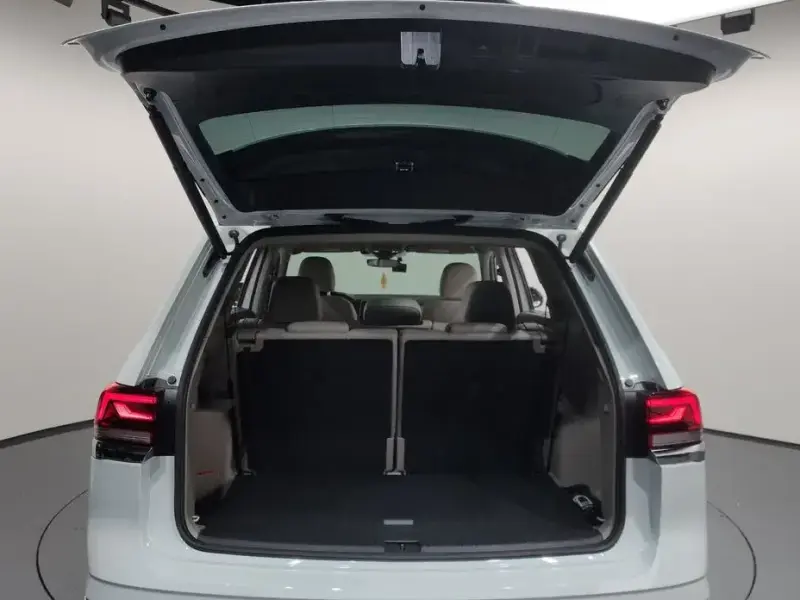 2025 Volkswagen Atlas с пробегом 4 880 км