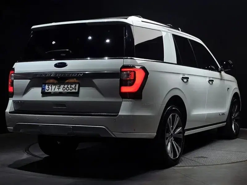2021 Ford Expedition с пробегом 29 032 км