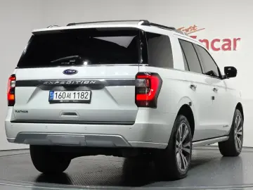 2021 Ford Expedition с пробегом 59 594 км