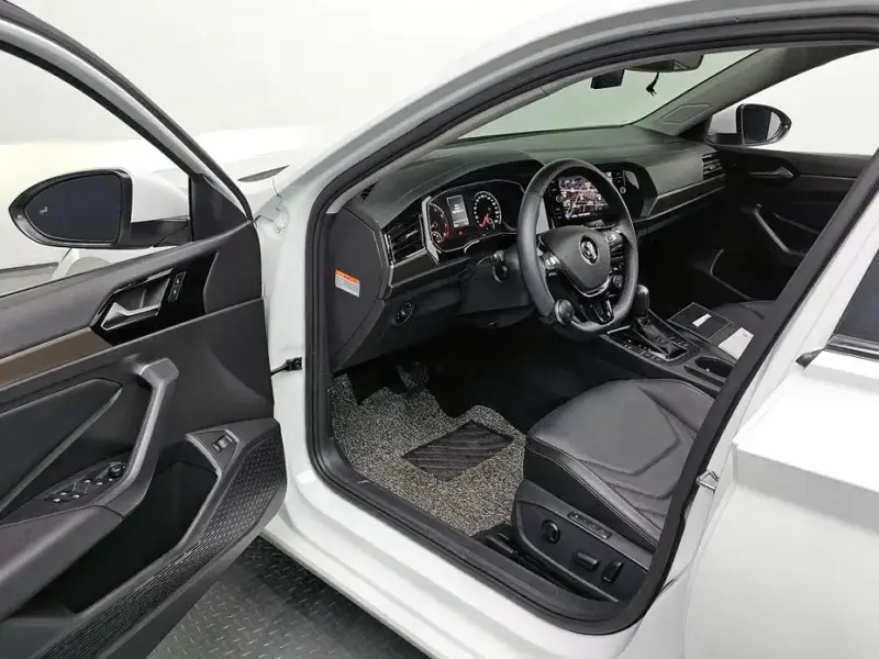 2020 Volkswagen Jetta с пробегом 37 239 км