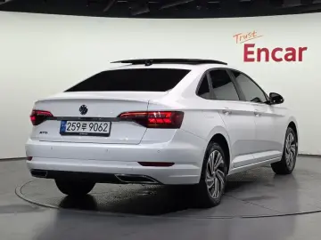 2021 Volkswagen Jetta с пробегом 32 945 км