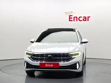 2022 Volkswagen Jetta с пробегом 48 031 км