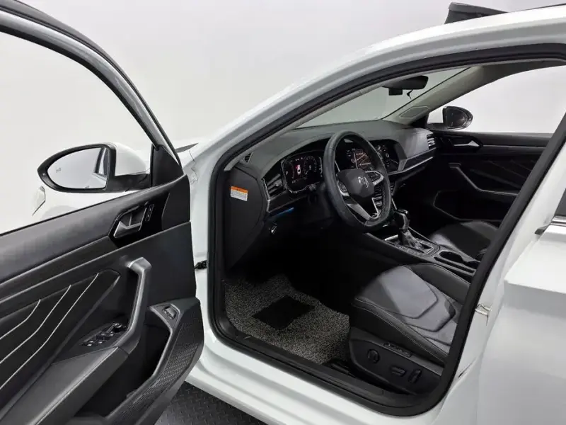 2022 Volkswagen Jetta с пробегом 48 031 км