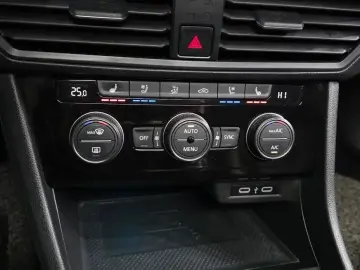 2022 Volkswagen Jetta с пробегом 48 031 км