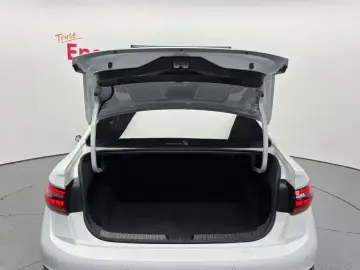 2022 Volkswagen Jetta с пробегом 48 031 км