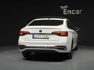 2022 Volkswagen Jetta с пробегом 66 704 км