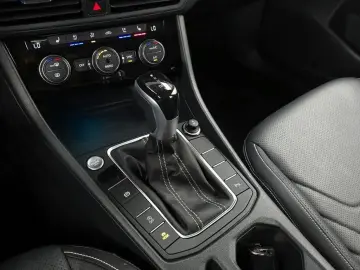 2023 Volkswagen Jetta с пробегом 41 997 км