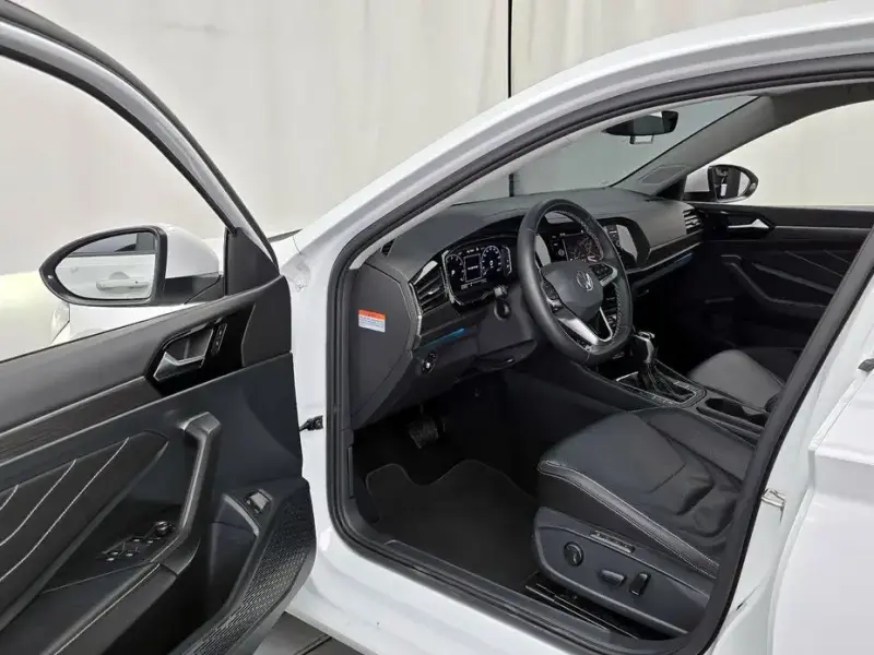 2023 Volkswagen Jetta с пробегом 41 997 км