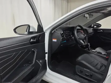 2023 Volkswagen Jetta с пробегом 45 264 км