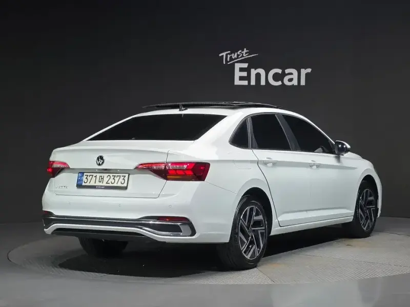 2023 Volkswagen Jetta с пробегом 15 799 км