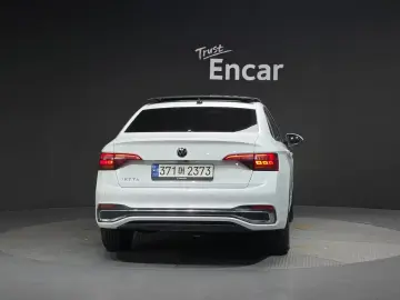 2023 Volkswagen Jetta с пробегом 15 799 км
