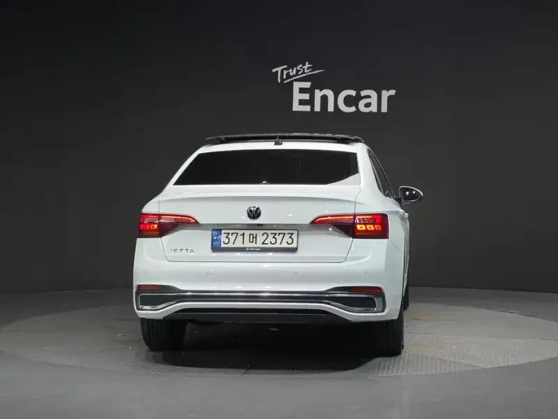2023 Volkswagen Jetta с пробегом 15 799 км
