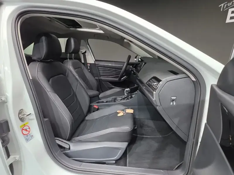 2023 Volkswagen Jetta с пробегом 15 799 км