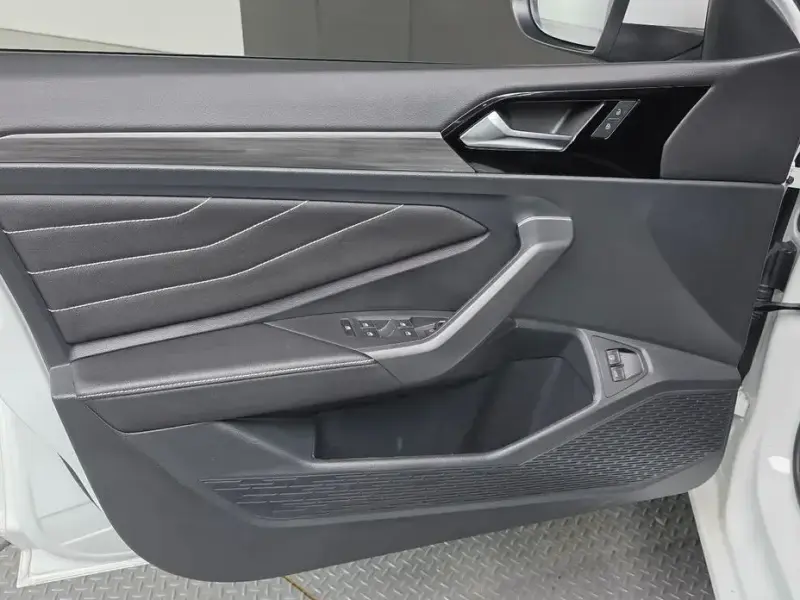 2023 Volkswagen Jetta с пробегом 15 799 км