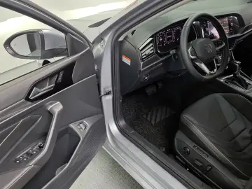 2023 Volkswagen Jetta с пробегом 16 357 км