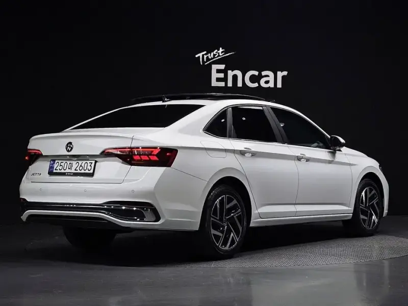 2023 Volkswagen Jetta с пробегом 24 590 км